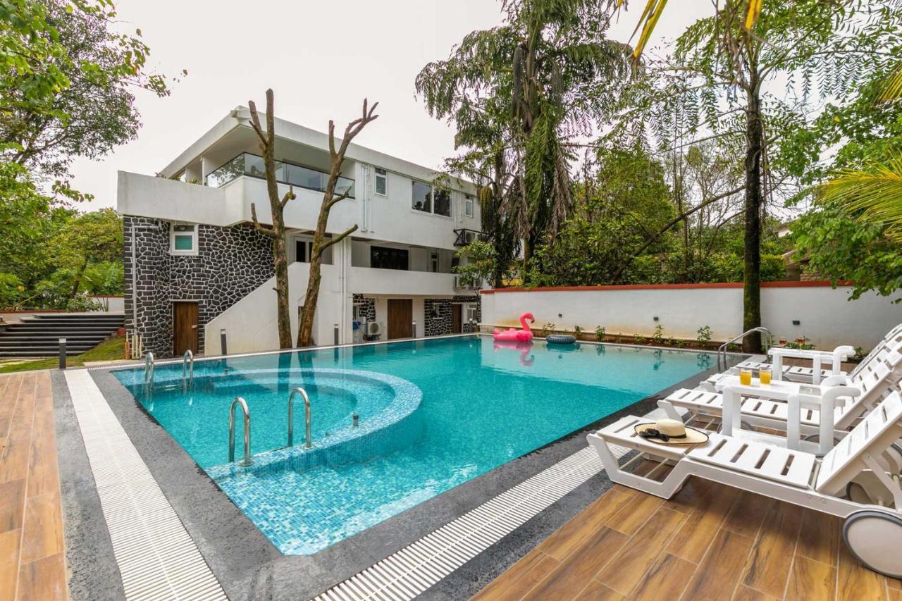 The Grey Medley By Stayvista With Mediterranean Interiors, Swimming Pool, Jacuzzi, Projector & A Lush Lawn With Gazebo Lonavala Ngoại thất bức ảnh