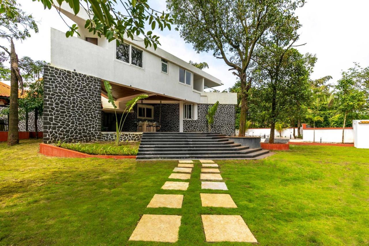The Grey Medley By Stayvista With Mediterranean Interiors, Swimming Pool, Jacuzzi, Projector & A Lush Lawn With Gazebo Lonavala Ngoại thất bức ảnh
