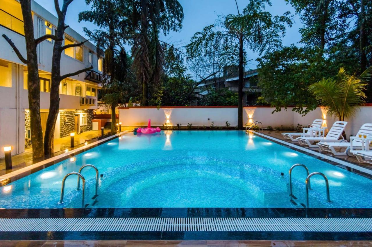 The Grey Medley By Stayvista With Mediterranean Interiors, Swimming Pool, Jacuzzi, Projector & A Lush Lawn With Gazebo Lonavala Ngoại thất bức ảnh