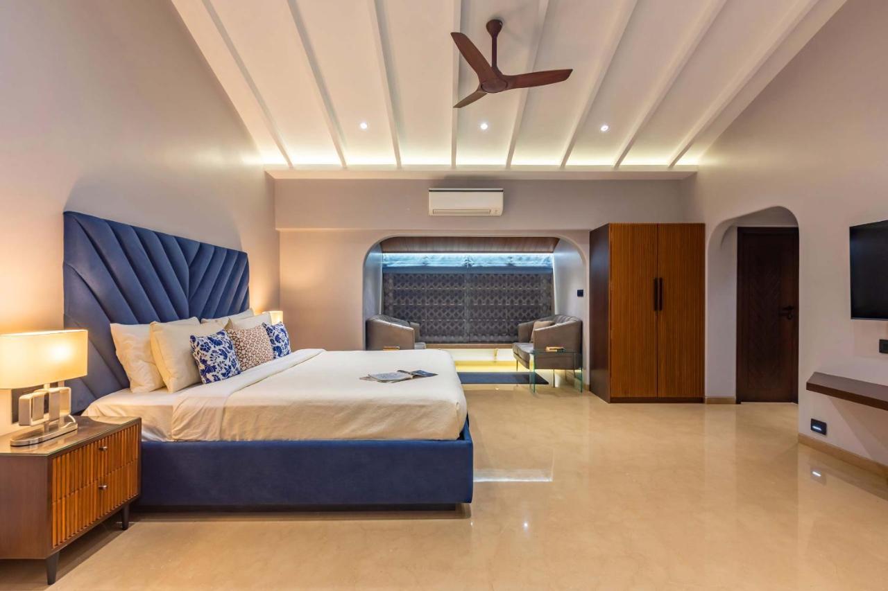 The Grey Medley By Stayvista With Mediterranean Interiors, Swimming Pool, Jacuzzi, Projector & A Lush Lawn With Gazebo Lonavala Ngoại thất bức ảnh
