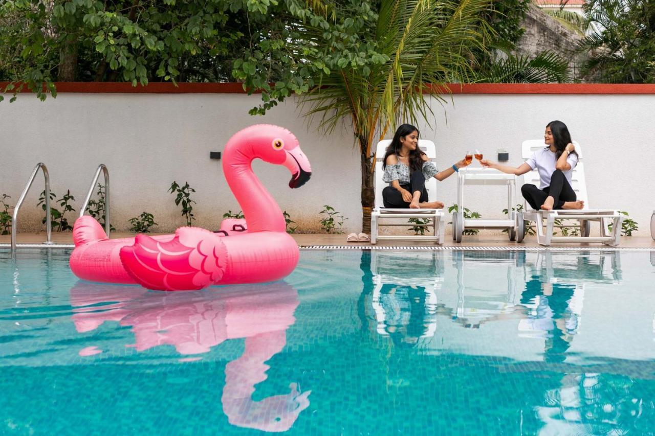 The Grey Medley By Stayvista With Mediterranean Interiors, Swimming Pool, Jacuzzi, Projector & A Lush Lawn With Gazebo Lonavala Ngoại thất bức ảnh