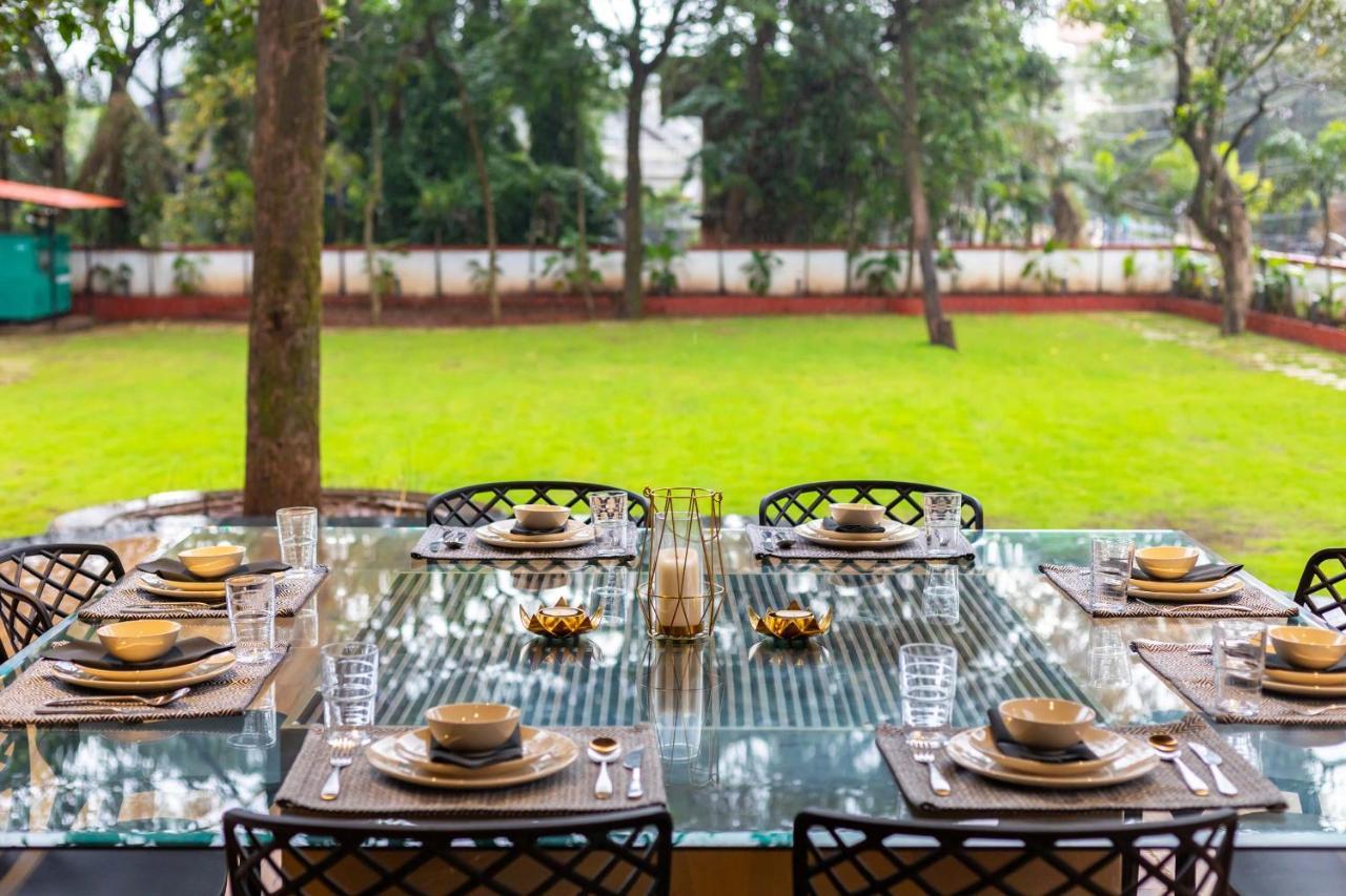 The Grey Medley By Stayvista With Mediterranean Interiors, Swimming Pool, Jacuzzi, Projector & A Lush Lawn With Gazebo Lonavala Ngoại thất bức ảnh