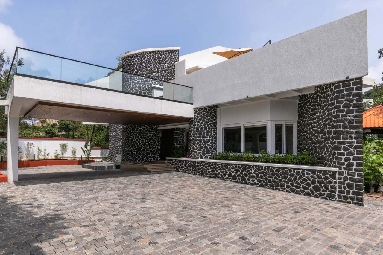 The Grey Medley By Stayvista With Mediterranean Interiors, Swimming Pool, Jacuzzi, Projector & A Lush Lawn With Gazebo Lonavala Ngoại thất bức ảnh