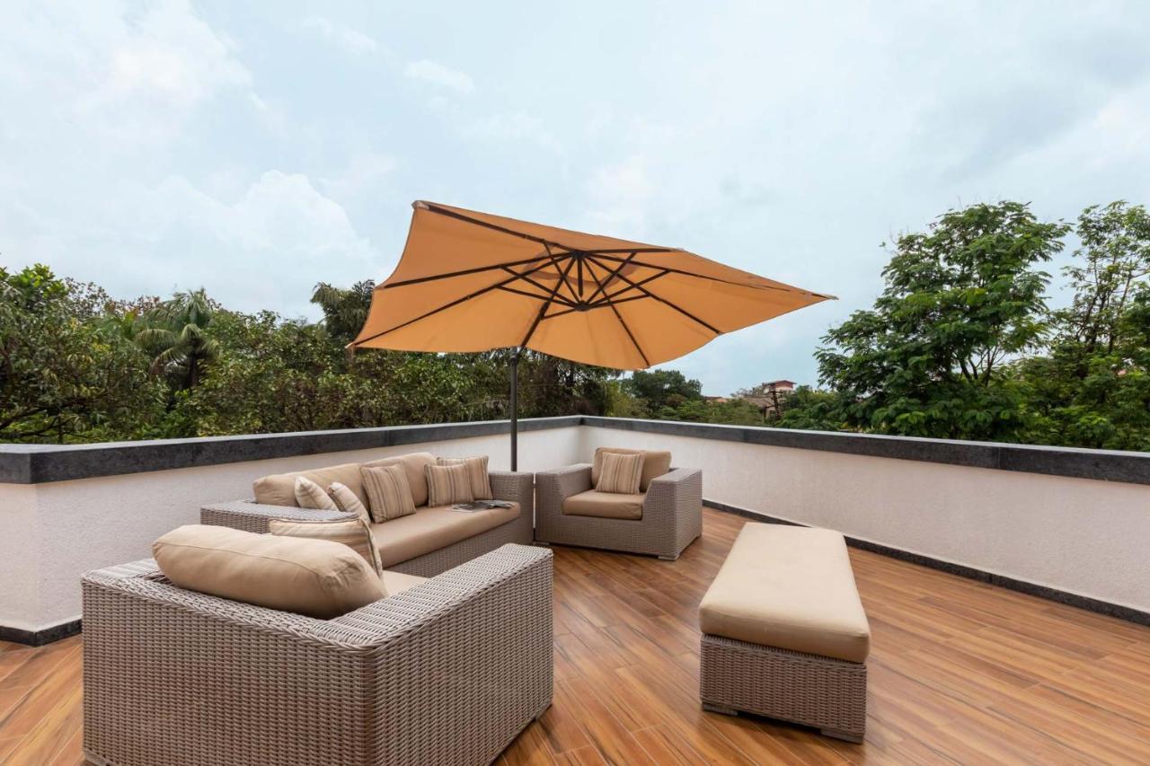 The Grey Medley By Stayvista With Mediterranean Interiors, Swimming Pool, Jacuzzi, Projector & A Lush Lawn With Gazebo Lonavala Ngoại thất bức ảnh