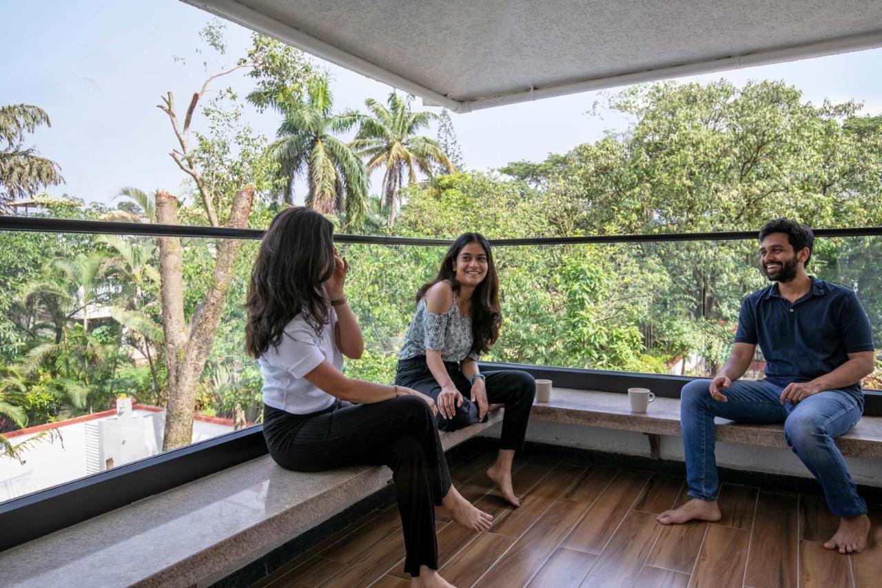 The Grey Medley By Stayvista With Mediterranean Interiors, Swimming Pool, Jacuzzi, Projector & A Lush Lawn With Gazebo Lonavala Ngoại thất bức ảnh